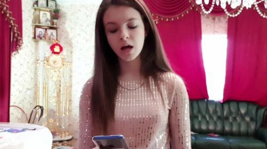 俄罗斯美女学做中国美食。 2020-03-30 18点场