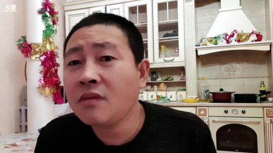 小甜心和盼盼再次一起走进直播间。 2020-04-01 02点场