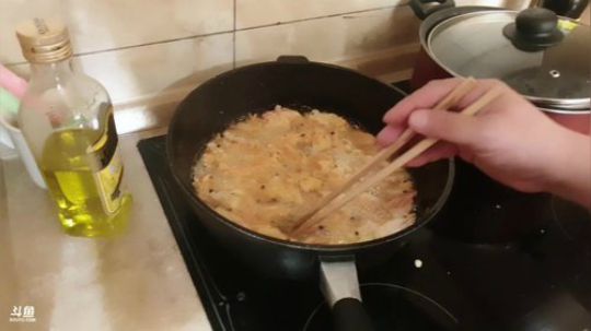 伊娃美女做美食。 2020-04-01 18点场