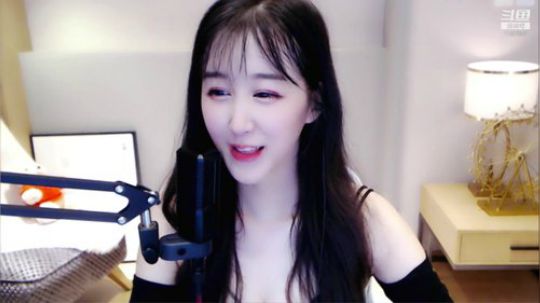 我在斗鱼看珊儿兔兔兔直播舞蹈