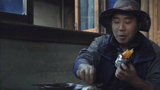 我在斗鱼看野食小哥直播美食