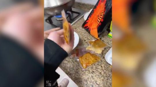 螺蛳粉煮粉教程