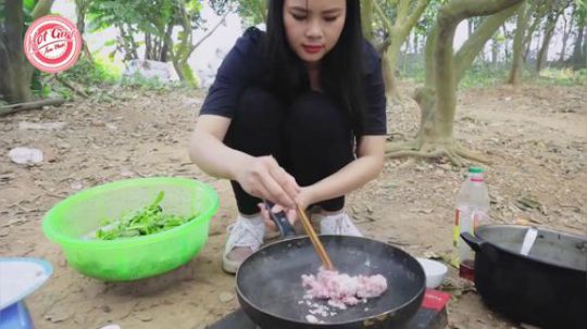 【野炊姐妹】越南深夜小食堂 - 让你流口水的越南肉末汤
