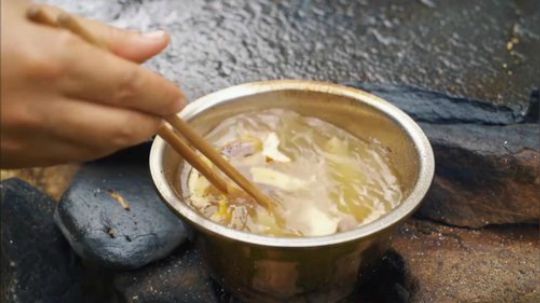我在斗鱼看野食小哥直播美食
