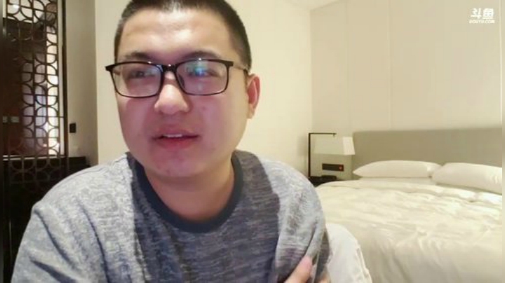 我在斗鱼看火力堂主直播户外