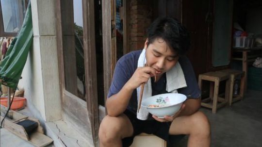 我在斗鱼看野食小哥直播美食