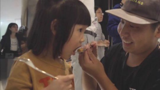 我在斗鱼看野食小哥直播美食