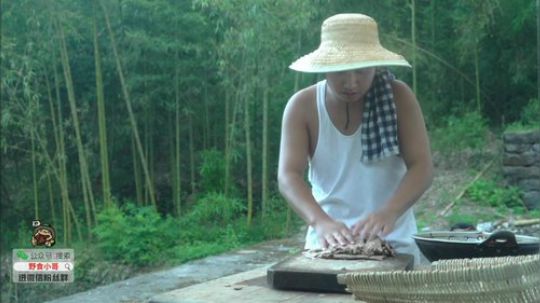 我在斗鱼看野食小哥直播美食