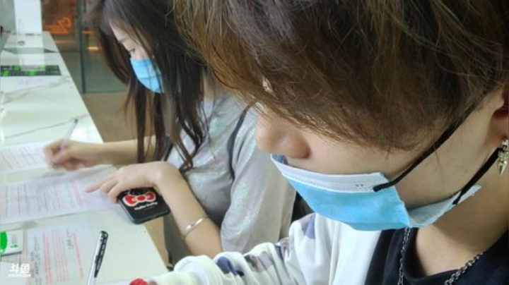 Smlia丶卡布奇诺发布了一个斗鱼视频2020-04-16