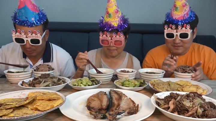 生日到啦！爸妈为我的生日做了很多美食，都非常美味哦！