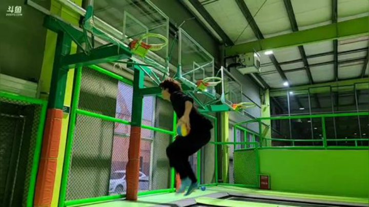 Smlia丶卡布奇诺发布了一个斗鱼视频2020-04-16