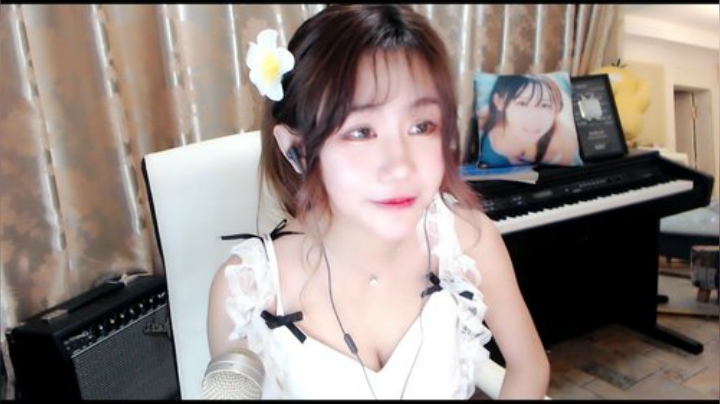 秋雨为裳发布了一个斗鱼视频2020-04-17
