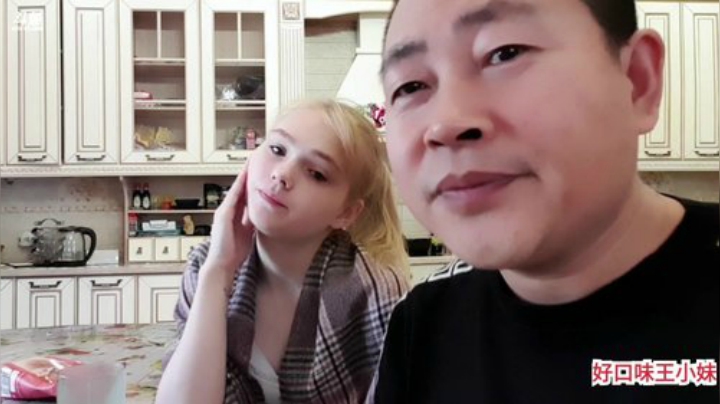 晚上8-9点左右去九妹家做客。 2020-04-19 12点场