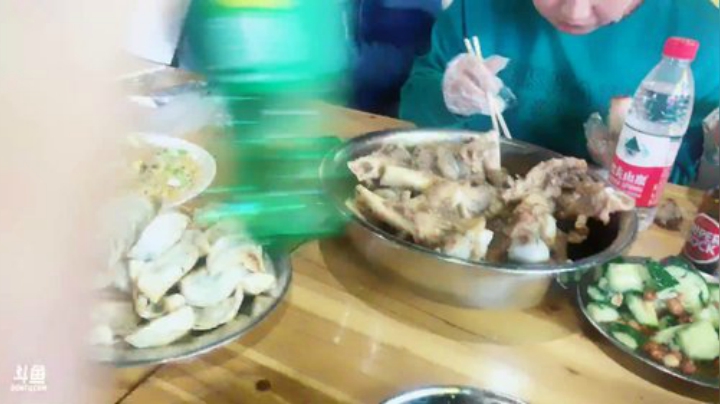 我在斗鱼看pigff直播绝地求生
