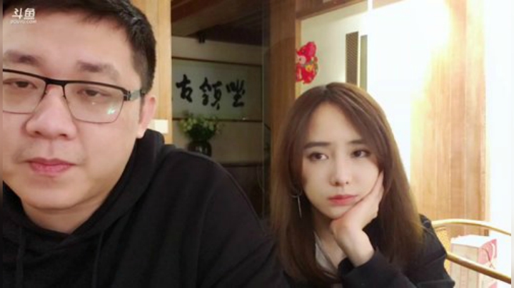 我在斗鱼看小鱼小鱼吃虾米直播户外