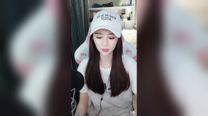 薇薇酱哦_【直播时刻】想见你想见你想见你 20200321 23点场_斗鱼视频