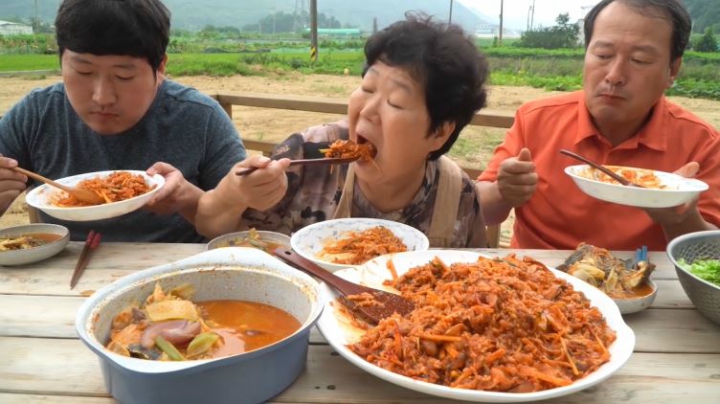 在酷暑天吃到妈妈做的生鱼饭，每一口都是海的味道，太好吃了！