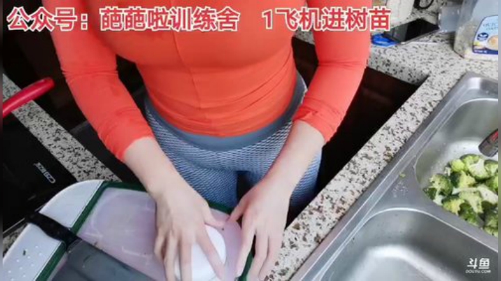 户外遛狗王飞哥发布了一个斗鱼视频2020-04-26