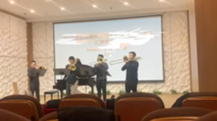 刚听前奏以为是卡农呢……[鲨鱼打扰了]