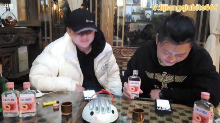 户外遛狗王飞哥发布了一个斗鱼视频2020-04-29