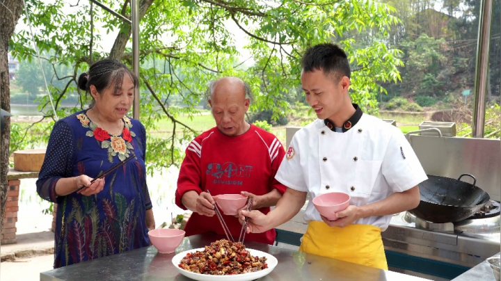 厨师长教你：“辣子鸡”的家常做法，不用宽油也能有爱的味道
