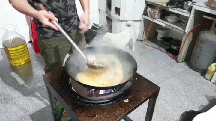 美食:臭鳜鱼红烧甲鱼。 2020-04-30 18点场