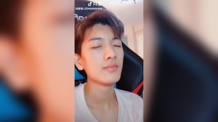 #邪魅一笑嘻嘻嘻