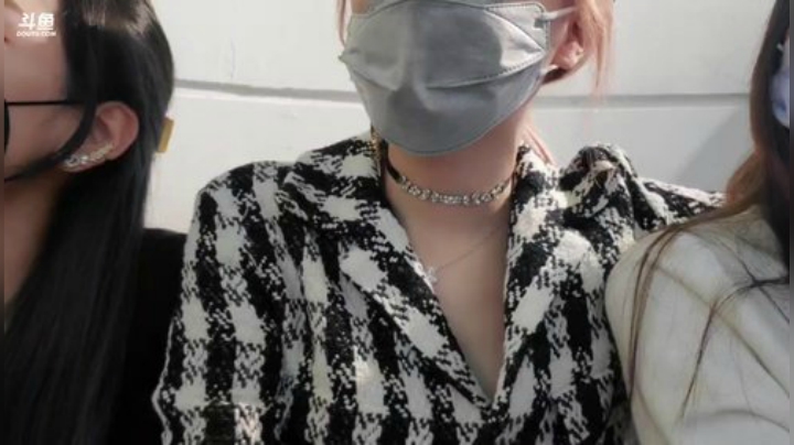 菜菜的瓜皮帽发布了一个斗鱼视频2020-05-01