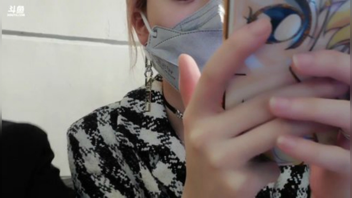 菜菜的瓜皮帽发布了一个斗鱼视频2020-05-01