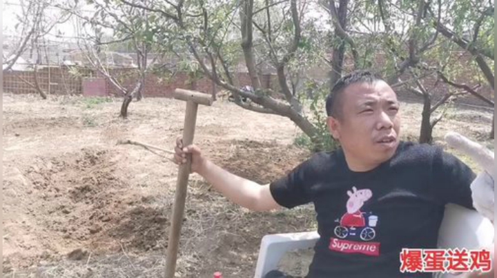 我在斗鱼看主播小黑亮亮直播美食