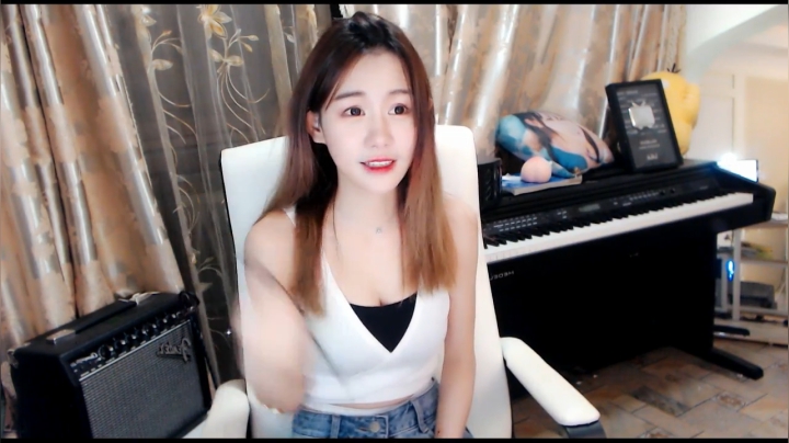 秋雨为裳发布了一个斗鱼视频2020-05-02