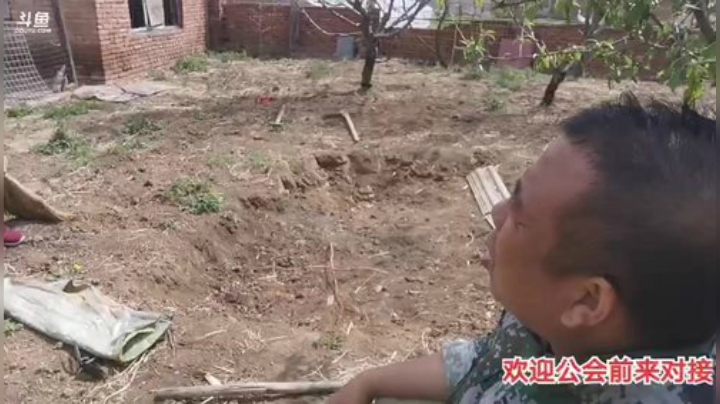 我在斗鱼看主播小黑亮亮直播美食
