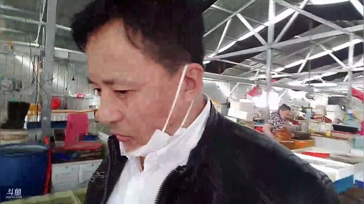 我在斗鱼看威海大叔直播美食