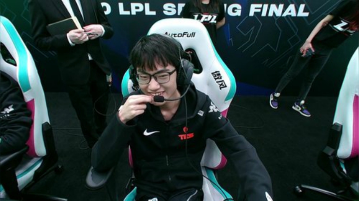 扬城执法官灬发布了一个斗鱼视频2020-05-05