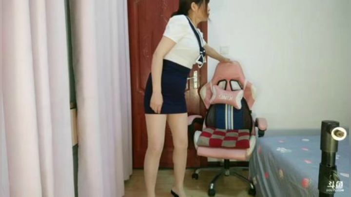 中二的抱抱熊弟弟视频_中二的抱抱熊弟弟的斗鱼视频空间_斗鱼视频-最6