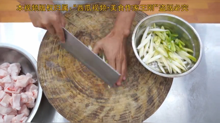 厨师长教你：“精炼猪油”的家常做法，里面满满的小技巧，收藏了