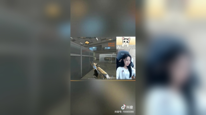 人都拆包了，队友还在中路晃，哎真滴头疼。。。#穿越火线