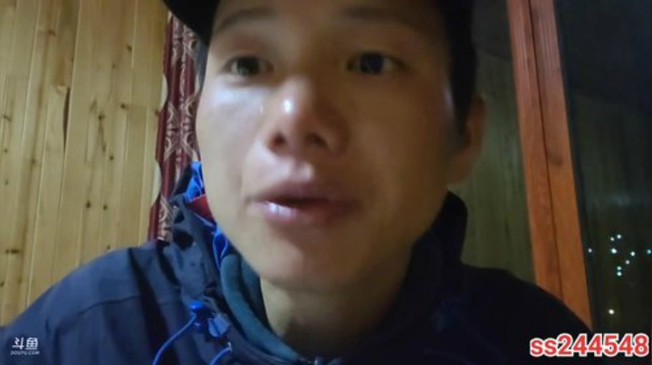 我在斗鱼看叶子户外直播户外