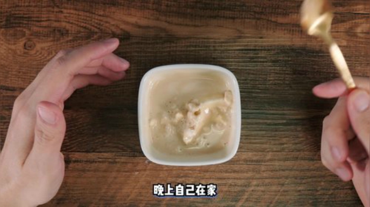 原味冰淇淋的3种推荐吃法：咖啡、抹茶、椰风