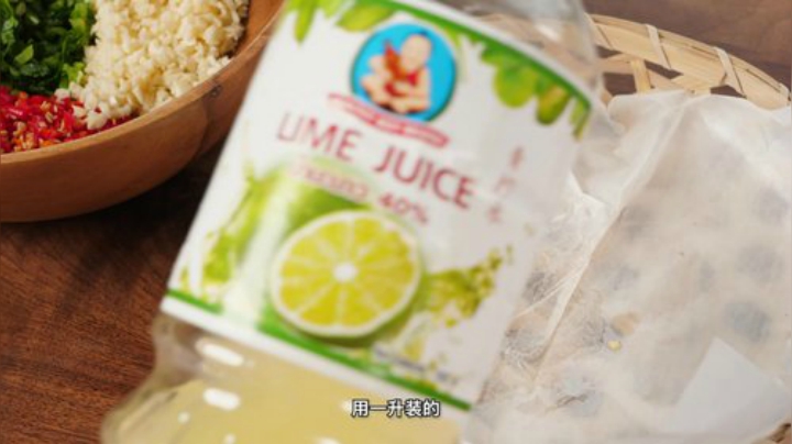 老丸子深夜一锅柠檬蒸鲈鱼