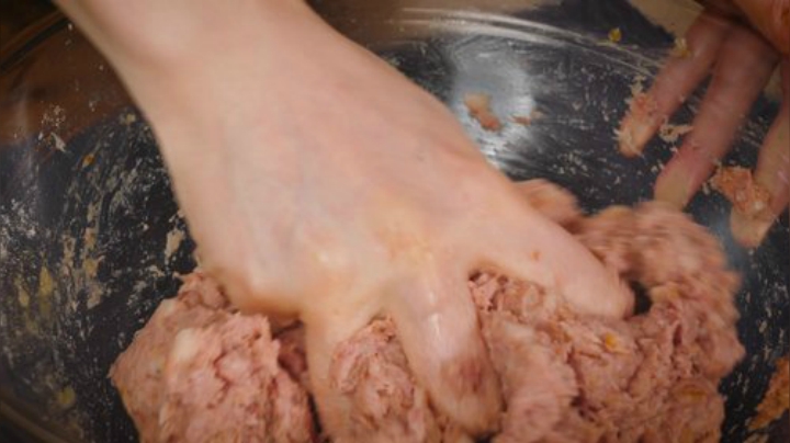 汉堡肉还原|一个普通的日本家庭每天都给小孩吃什么？