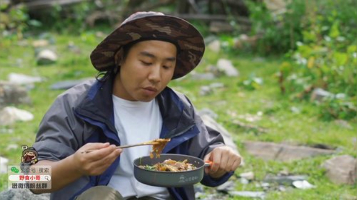 我在斗鱼看野食小哥直播美食