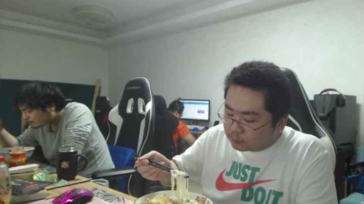 格莱美发布了一个斗鱼视频2020-05-11