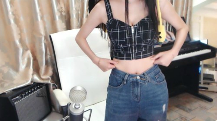秋雨为裳发布了一个斗鱼视频2020-05-13