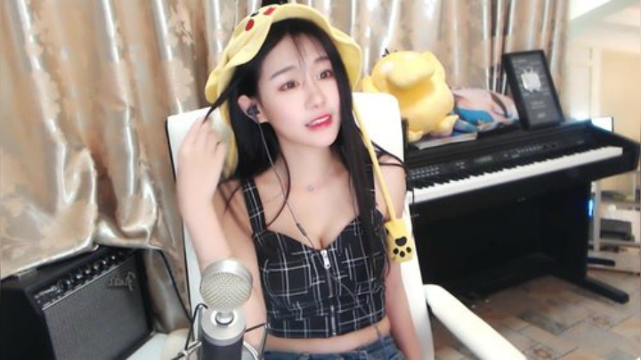 秋雨为裳发布了一个斗鱼视频2020-05-13