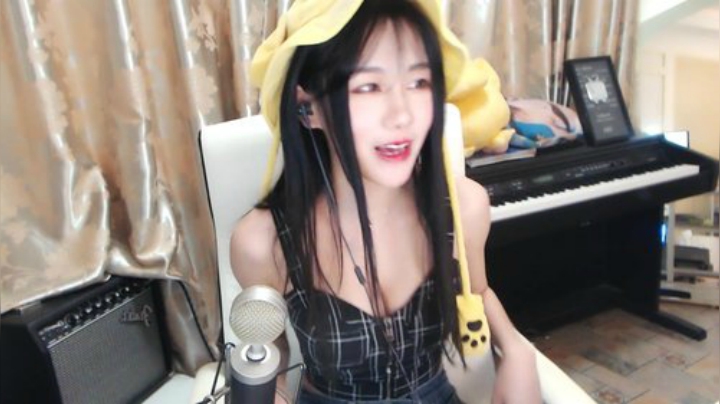 秋雨为裳发布了一个斗鱼视频2020-05-13
