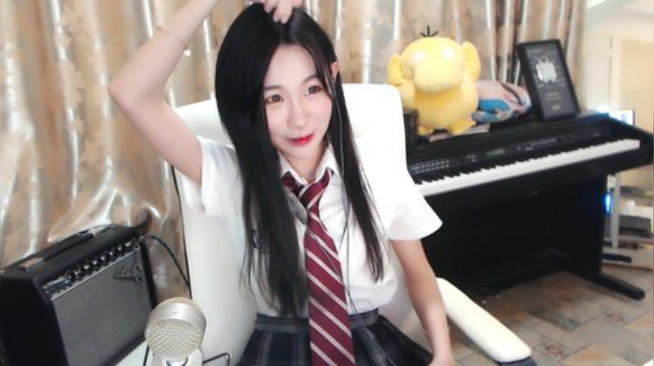 秋雨为裳发布了一个斗鱼视频2020-05-14