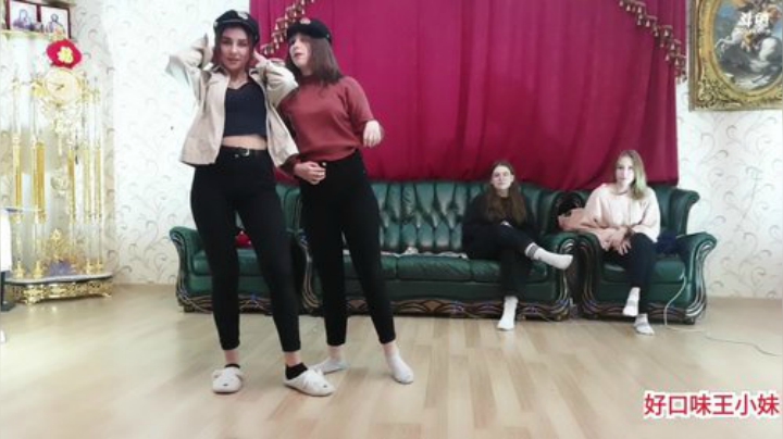 俄罗斯高颜值美女大家庭。 2020-05-14 21点场