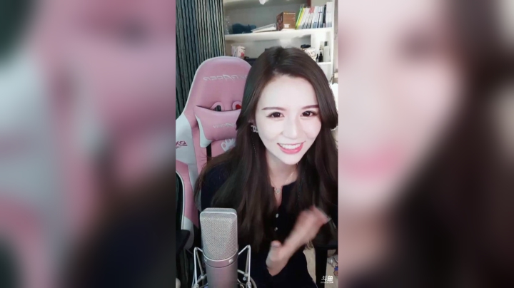 薇薇酱哦_【直播时刻】我来啦啦啦啦啦啦 1854653 20200513 18点场