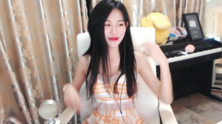 秋雨为裳发布了一个斗鱼视频2020-05-15